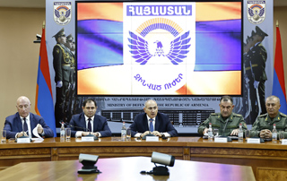 

Le Premier ministre a rencontré les participants à la réunion opérationnelle du haut commandement des Forces armées
