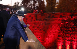 
Le Premier ministre assiste à la cérémonie de réouverture du pont historique « Pont Rouge » à Erevan
