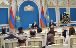 Nikol Pashinyan and Kassym-Jomart Tokayev make statements