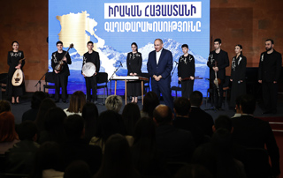 Премьер-министр представил группе студентов и школьников административного района Шенгавит идеологию Реальной Армении