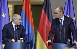 Nikol Pashinyan and Friedrich Merz make statements for media representatives