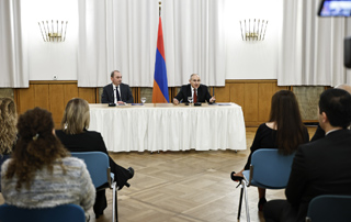 The Prime Minister meets with representatives of the Armenian community in Hamburg