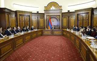 PM Pashinyan chairs discussion on the process of public administration reforms 