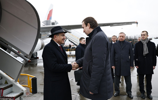 Премьер-министр Пашинян прибыл в Санкт-Петербург
