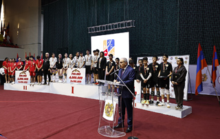 Prime Minister attends final round of Schoolchildren's Volleyball League