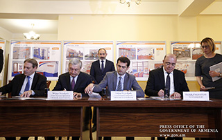 Nikol Pashinyan était présent à la cérémonie de remboursement d'un timbre dédié  au  séisme de Spitak