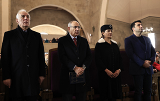 The Prime Minister attends Christmas Liturgy with his wife