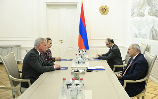 PM Pashinyan holds farewell meeting with Head of EU Civilian Monitoring Mission