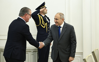 The Prime Minister receives SDHP Chairman Hambik Sarafyan