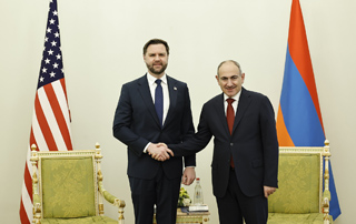 Le Premier ministre et le vice-pr&eacute;sident des &Eacute;tats-Unis discutent des projets bilat&eacute;raux conjoints et du d&eacute;veloppement futur de la coop&eacute;ration strat&eacute;gique