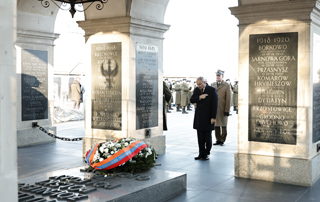 Le Premier ministre a visit&eacute; le M&eacute;morial du Soldat inconnu &agrave; Varsovie