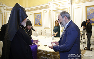 Никол Пашинян принял членов делегации, прибывшей в Армению от имени Католикоса Великого Дома Киликийского Арама Первого