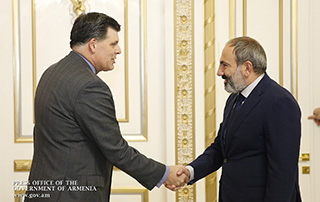 Nikol Pashinyan et  l'Administrateur adjoint du Bureau pour l'Europe et l'Eurasie de l'USAID  ont discuté des directions du développement de la coopération