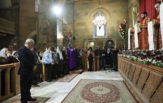 The Prime Minister attends Easter Candlelight Service