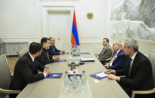 PM Pashinyan receives Rev Lebaredyan, Zaven Akiani, and Vahe Kuzoyan