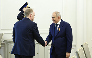 Prime Minister Pashinyan receives the delegation led by the head of the France-Armenia Friendship Group of the French Senate