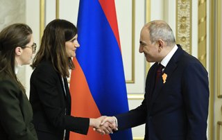 The Prime Minister Receives French governmental delegation