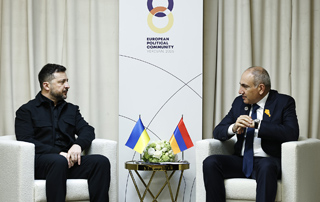 Nikol Pashinyan et Volodymyr Zelensky se sont rencontr&eacute;s