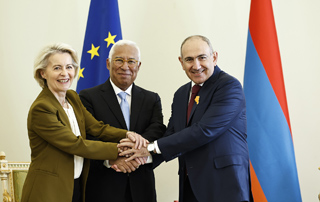 Տեղի է ունեցել Հայաստան-ԵՄ անդրանիկ գագաթնաժողովը. ընդունվել է հռչակագիր, ստորագրվել են փաստաթղթեր