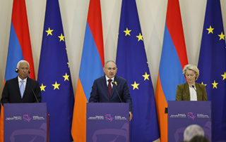 Nikol Pashinyan, Ant&oacute;nio Costa and Ursula von der Leyen make statements summing up the inaugural Armenia-EU summit