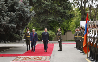 &ldquo;You have proven that this highest level of relations is reflected not only at the level of state institutions, but also of our peoples.&rdquo; Nikol Pashinyan and Emmanuel Macron hold an expanded meeting
