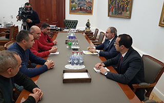 Nikol Pashinyan  a reçu d'anciens militaires retraités