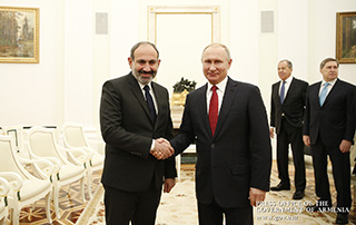 Nikol Pashinyan meets with Vladimir Putin in Moscow