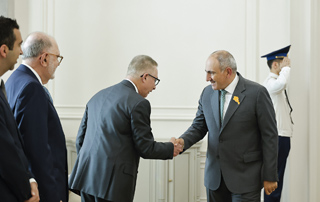 The Prime Minister and AMAA Charitable NGO President discuss issues related to construction of new educational complex in Vardenis 