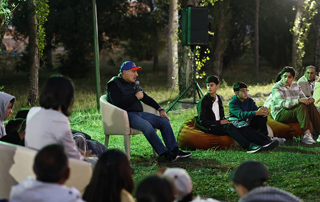 The Prime Minister meets with participants of the "Prime Minister's Cup" cycling tournament around a campfire