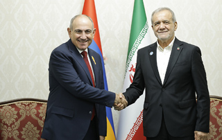 Nikol Pashinyan, Masoud Pezeshkian meet in Turkmenistan