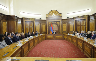 PM Pashinyan chairs consultation on issues related to the involvement of youth in public administration 