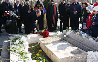  Nikol Pashinyan a visité le Panthéon Komitas et a rendu hommage à la mémoire de Silva Kapoutikian