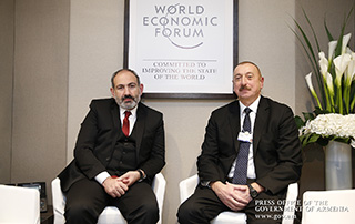 Nikol Pashinyan a eu une rencontre informelle  avec Ilham Aliyev