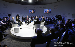 Le Premier ministre a pris part à une discussion thématique intitulée «Construisant l'avenir de la démocratie»  à Davos
