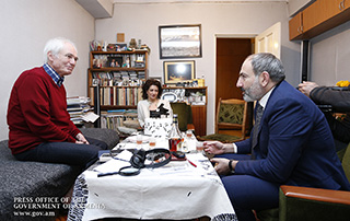 Le Premier ministre et son épouse ont rendu visite à Tigran Mansourian