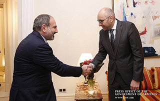 Le  Premier ministre de la République d'Arménie commence  sa visite officielle  en Allemagne; Il a rencontré le directeur régional de la  Banque allemande pour  le développement et la reconstruction ( KfW )