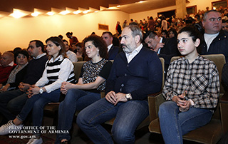 Nikol Pashinyan, Anna Hakobyan watch Gogol’s Revisor comedy performance