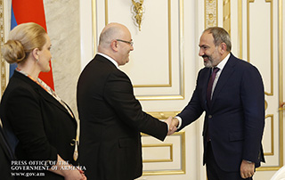 PM receives Georgian Minister of Defense