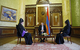 Le Premier ministre Nikol Pashinyan a accueilli le Catholicos de tous les Arméniens Garéguine II  et le Catholicos de la Grande Maison de Cilicie Aram Ier