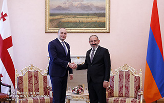 Nikol Pashinyan a eu une conversation téléphonique avec le Premier ministre géorgien Mamouka Bakhtadze