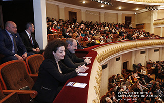 Nikol Pashinyan, Anna Hakobyan attend concert dedicated to Hovhannes Tumanyan’s 150th anniversary