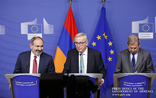 Nikol Pashinyan et Jean-Claude Juncker ont fait des déclarations; Le Premier ministre arménien et Johannes Hahn ont répondu aux questions des journalistes
