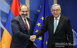 L'Union européenne continuera à soutenir la mise en œuvre des réformes en Arménie avec le principe «Plus pour plus» ; Le Premier ministre arménien et le Président de la Commission européenne ont discuté de questions d'ordre du jour bilatéral