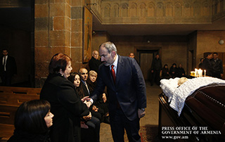 Никол Пашинян присутствовал на панихиде по Сурену Арутюняну