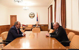 La rencontre  entre  Nikol Pashinyan et Bako Sahakyan  à Stepanakert