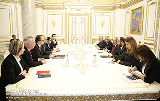 Обсуждены вопросы расширения сотрудничества между правительством Армении и Немецким банком развития
