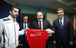 “I wish you every success in your mission because your success is the success of each one of us” - PM meets with Armenian national football team players

