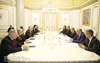 
Группа армянских инвесторов из диаспоры представила премьер-министру различные инвестиционные проекты
