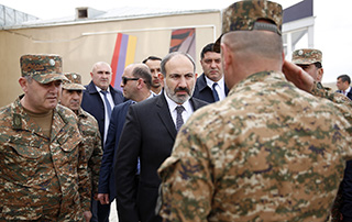 Премьер-министру представлена новейшая военная техника Вооруженных сил Республики Армения