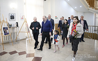 Accompanied by his daughters, Prime Minister watches “Fish without water or suicide” theatrical performance at Yerevan Drama Theater after Hrachya Ghaplanyan